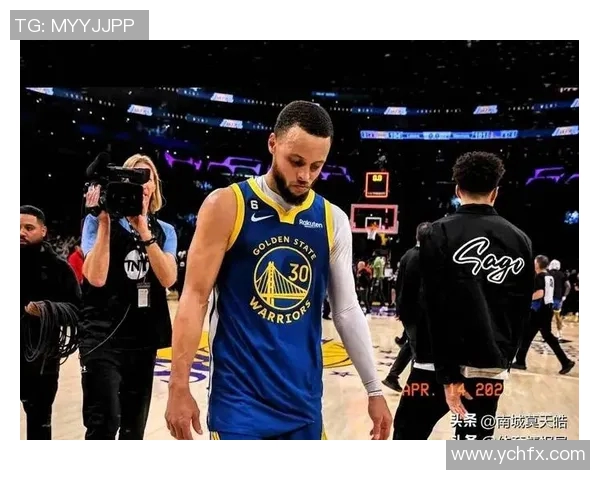 勇士逆转战胜快船,库里贡献三双创历史新高 勇士逆转战胜快船,库里贡献三双创历史新高